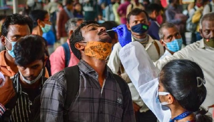 चौथी लहर का डर: देश में कोरोना ने फिर पकड़ी रफ्तार, 24 घंटे में सामने आए इतने नए केस