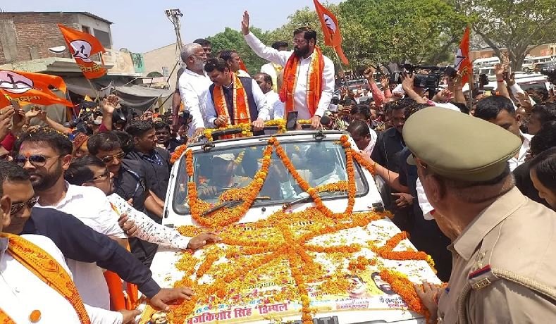 सीएम एकनाथ शिंदे डिप्टी सीएम देवेंद्र फडणवीस के साथ पहुंचे अयोध्या, रामलला के किए दर्शन, शिवसैनिकों ने किया भव्य स्वागत