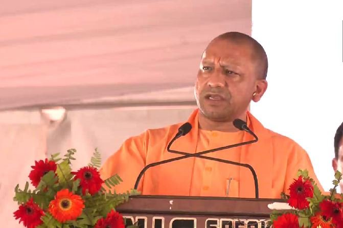 सीएम योगी ने गोरखपुर को दी ₹1,046 करोड़ की विकास योजनाओं की सौगात, पूर्व की सरकारों पर साधा निशाना!